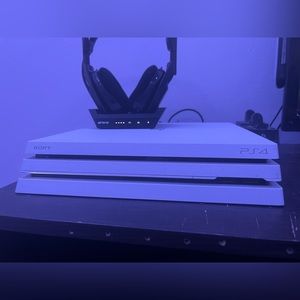 Ps4 Pro White 1 TB Bundle